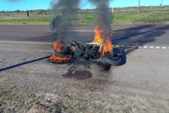 CHACO: Se Le Incendió La Moto En Plena Ruta 16, Logró Escapar