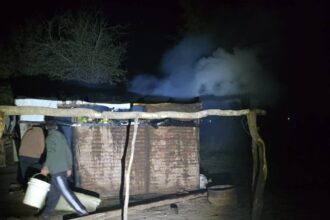 PAMPA DEL INFIERNO: Un Descuido Con Una Vela Provocó Un Grave Incendio En Una Vivienda