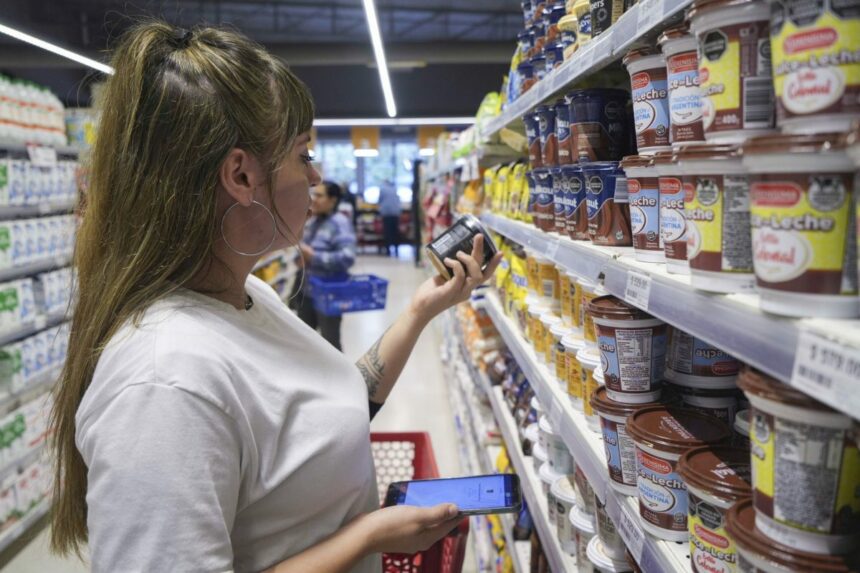 Inflación: tras la fuerte suba del dólar, los supermercados recibieron aumentos de hasta el 8%