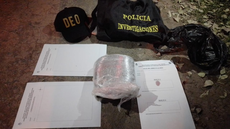 RESISTENCIA: Arrojaron Un Envoltorio Con Marihuana Al Ver A Los Agentes