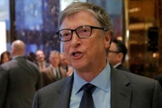 Bill Gates advierte que en una década la inteligencia artificial podrá hacerse cargo de la mayoría de las tareas humanas
