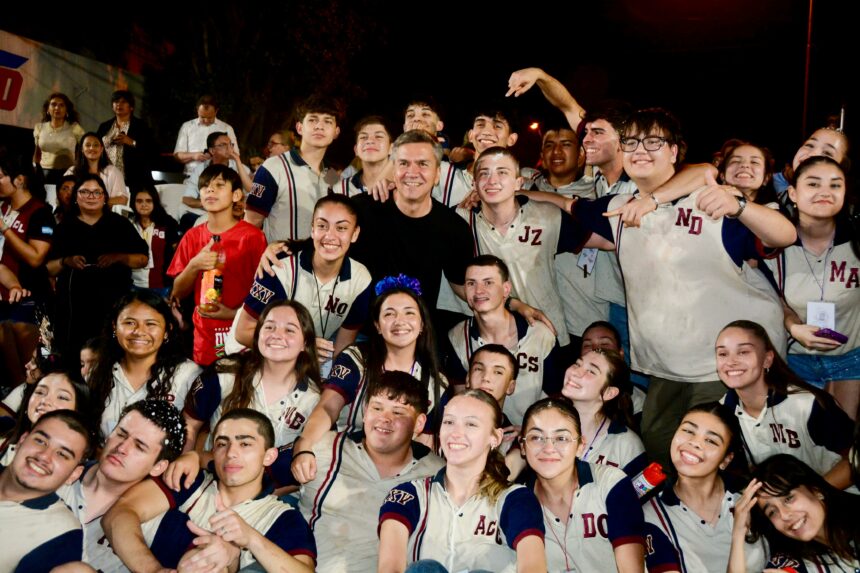 Creatividad Y Tradición: Las Breñas Brilló Con El 68° Desfile De Carrozas Estudiantiles