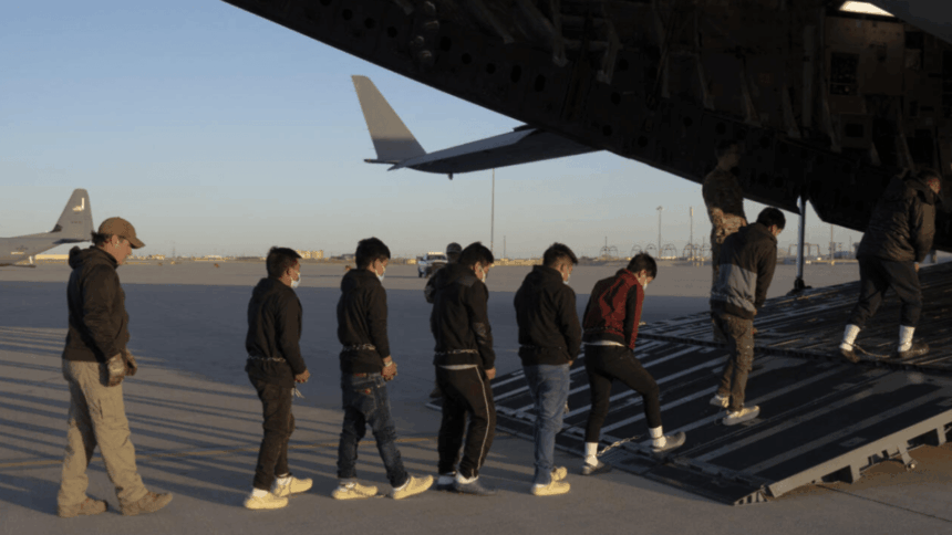 Llegaron diez argentinos deportados de Estados Unidos