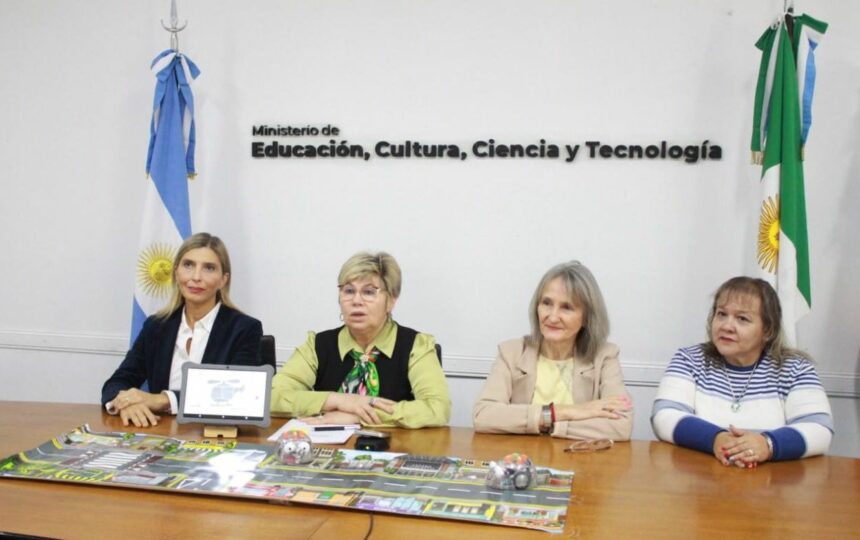 Educación: Inició Taller Sobre Programación Y Robótica Para Optimizar La Utilización De Aulas Digitales Móviles Que Llegaron A Jardines De Infantes