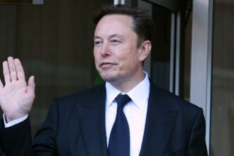 Elon Musk analiza convertir a Starlink en un operador móvil global tras adquirir el espectro de EchoStar