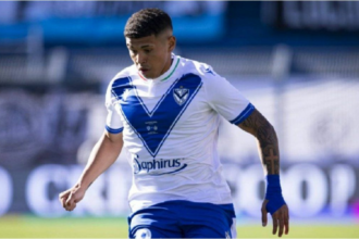 La FIFA suspendió por un año a un jugador de Vélez y a otros argentinos