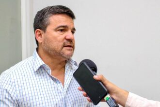 Meneses Cruzó Críticas: “quieren Ensuciar, Pero La Salud Se Administra Con Transparencia”