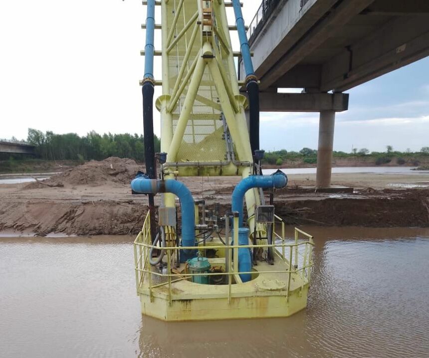 Puerto Lavalle: Sameep Garantiza El Abastecimiento De Agua Potable Con Trabajos En El Río Bermejo