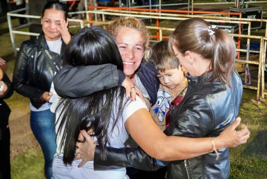 QUITILIPI: LA VICEGOBERNADORA SCHNEIDER ACOMPAÑÓ El PRIMER SORTEO PÚBLICO DE VIVIENDAS