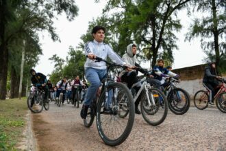 Sáenz Peña: La Promo 2025 inició el mes del Estudiante con la tradicional bicicleteada de la Promo