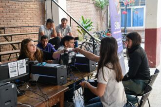 Se realizó un operativo de entrega de tarjetas SUBE Estudiantil en colegios secundarios