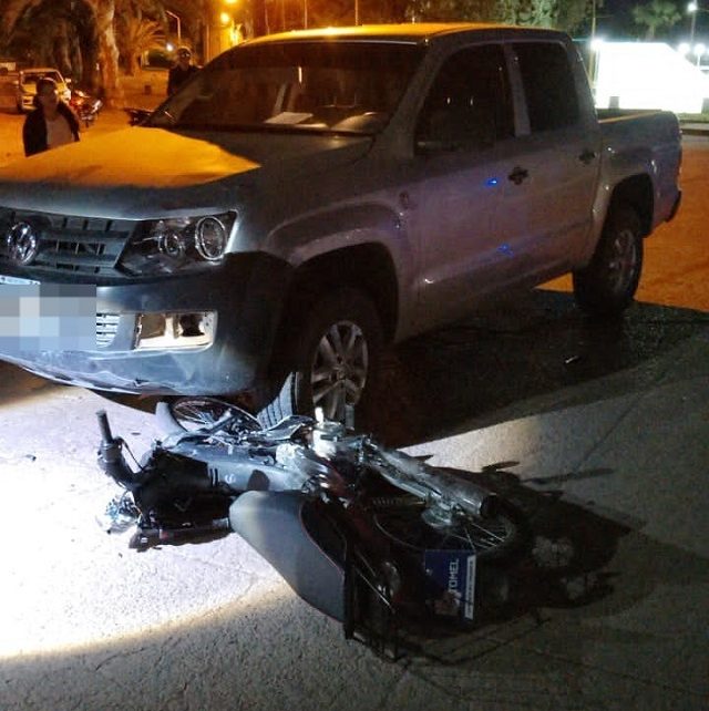 VILLA ANGELA: Una Joven Resultó Herida En Un Choque Entre Moto Y Camioneta