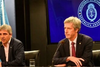 Quienes compren dólar oficial no podrán operar los financieros durante 90 días