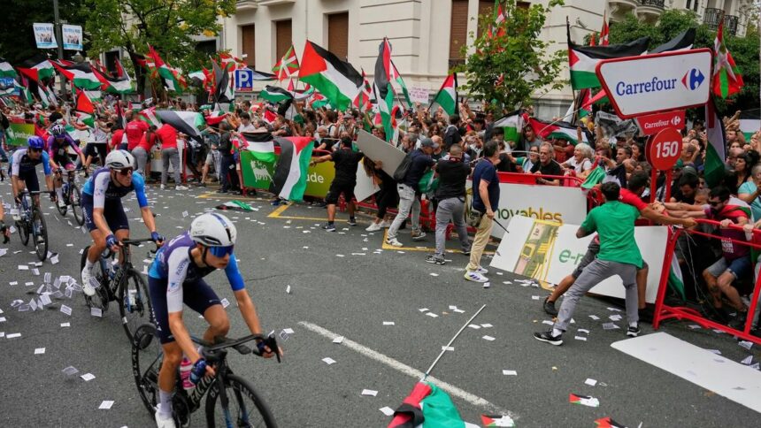 Suspenden la Vuelta de España por incidentes entre la policía y manifestantes pro Palestina