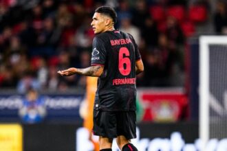 Equi Fernández fue expulsado en su estreno con el Bayer Leverkusen por la Bundesliga