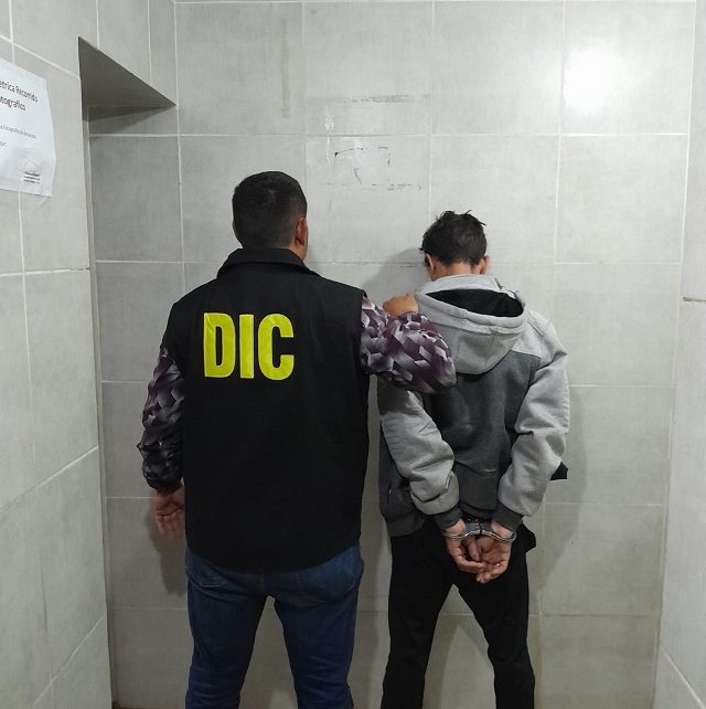 RESISTENCIA: Recuperan Una Pistola Y Detienen A Dos Hombres