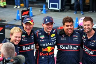 Max Verstappen ganó el GP de Bakú y Colapinto quedó en el puesto 19 tras una carrera accidentada