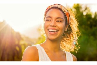 ¿Estas buscando la felicidad? Estos son los consejos de la Inteligencia Artificial para alcanzarla