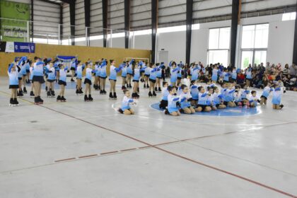 La Escuela Municipal de Patín presentó su indumentaria
