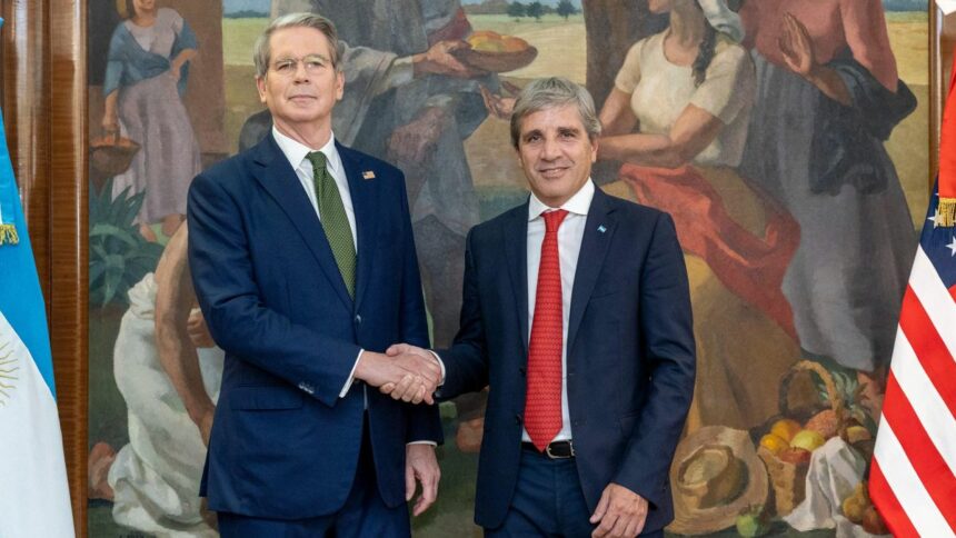 Caputo y Bessent negocian en Washington la asistencia de Estados Unidos a Argentina
