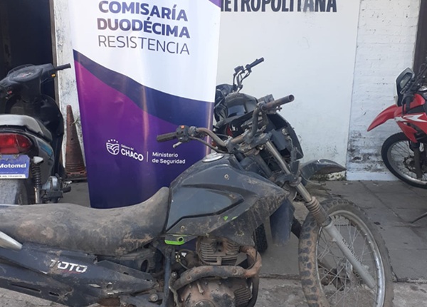 RESISTENCIA: Abandonó Una Moto Y Escapó Entre Las Malezas Al Ver A La Policía