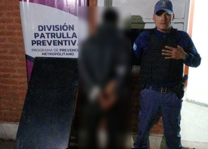 RESISTENCIA: Robó Un Cartel De Un Local Y Fue Detenido Tras Ser Perseguido Por Un Efectivo Del COE