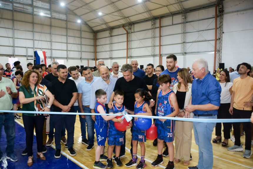 El Gobernador Zdero Inauguró Las Obras De Refacción Y Ampliación Del Club Villa San Martín