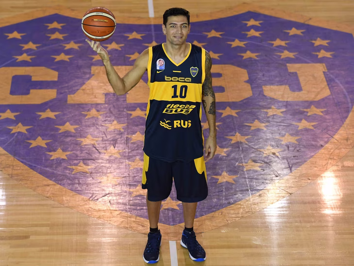 Boca fue el último club de básquet de Delfino en Argentina. Boca fue el último club de básquet de Delfino en Argentina.