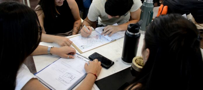 Expo Portfolio 2025: muestra colectiva de alumnos del último año de Arquitectura