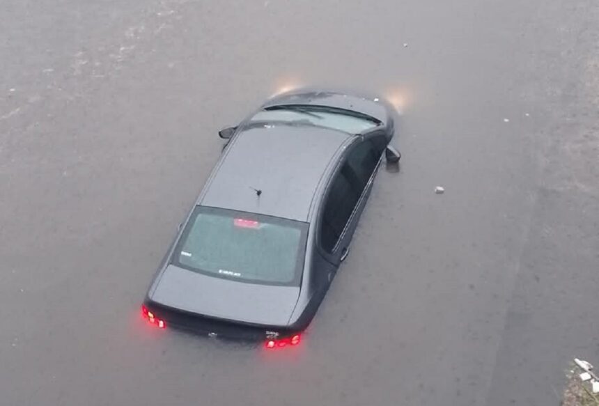 Videos: un fuertísimo temporal dejó a gran parte del AMBA bajo el agua
