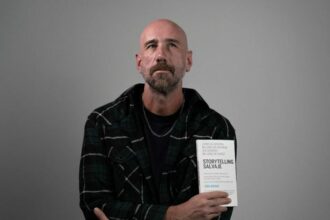 Isra Bravo, el copywriter que logró un negocio millonario desde cero: “La perseverancia es mucho más importante que el talento”