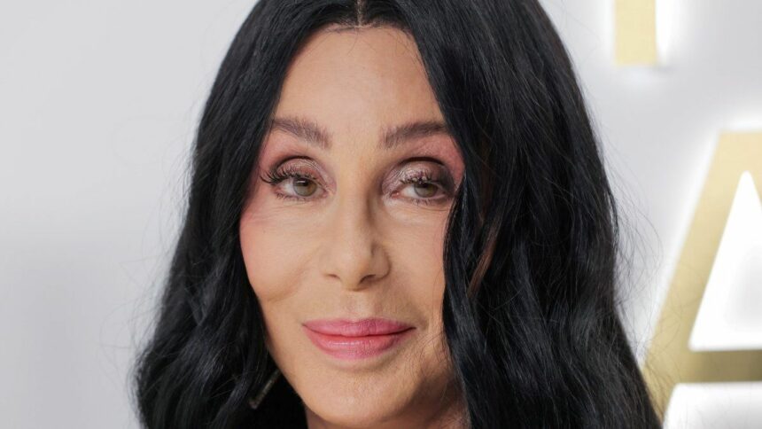 La foto de Cher que emociona a todos sus fans: el antes y después de la cantante en una misma imagen creada por la Inteligencia Artificial