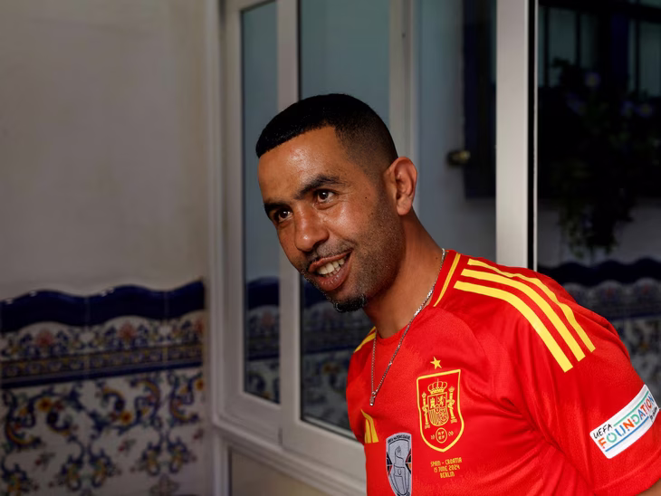 El padre de la estrella del fútbol es cuestionado por sus dichos. El padre de la estrella del fútbol es cuestionado por sus dichos.