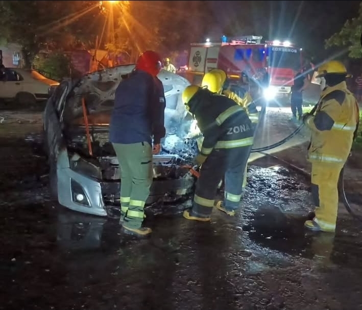 RESISTENCIA: Le Dispararon Y Le Incendiaron El Auto.
