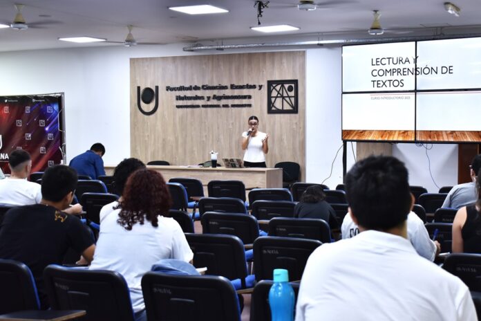Unos 160 estudiantes transitan el Cursillo de Ambientación de FaCENA