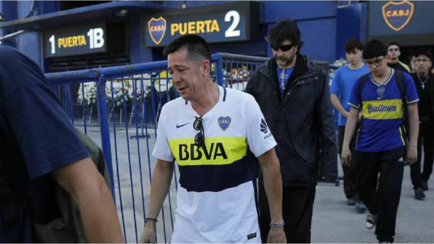 Velatorio de Miguel Ángel Russo: Riquelme asistió a la Bombonera para dar el último adiós