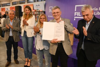 Delgado acompañó la presentación del libro “Más herramientas para la gestión y la toma de decisiones” en la Feria del Libro