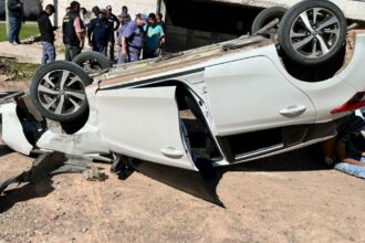 RESISTENCIA:  Tras Cinematográfica Persecución Y Vuelco Detienen A Tres Hombres Que Habían Robado Un Auto