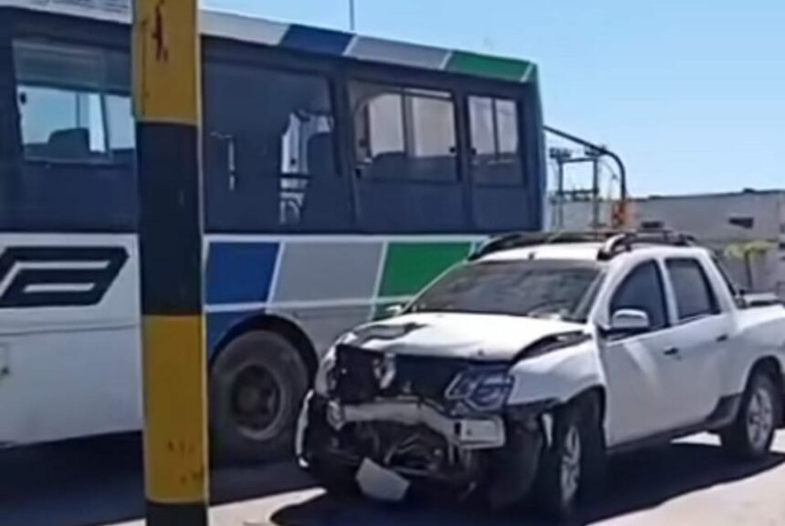 CHACO: Choque Frontal Entre Camioneta Y Colectivo En Ruta 11 Y Av. 25 De Mayo