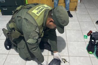 CHACO: Detienen A Pasajero De Un Ómnibus Por Trasladar Un Envoltorio Con Cocaína Oculto En Una Zapatilla