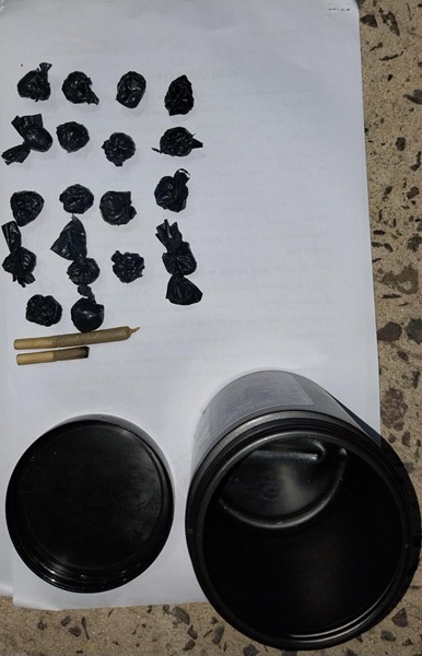 RESISTENCIA: Lo Atraparon Con Estupefacientes En El Domo Del Centenario