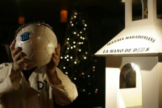 La Iglesia Maradoniana celebró el cumpleaños 65 de Diego: sus hermanas dijeron presente y fueron “bautizadas”