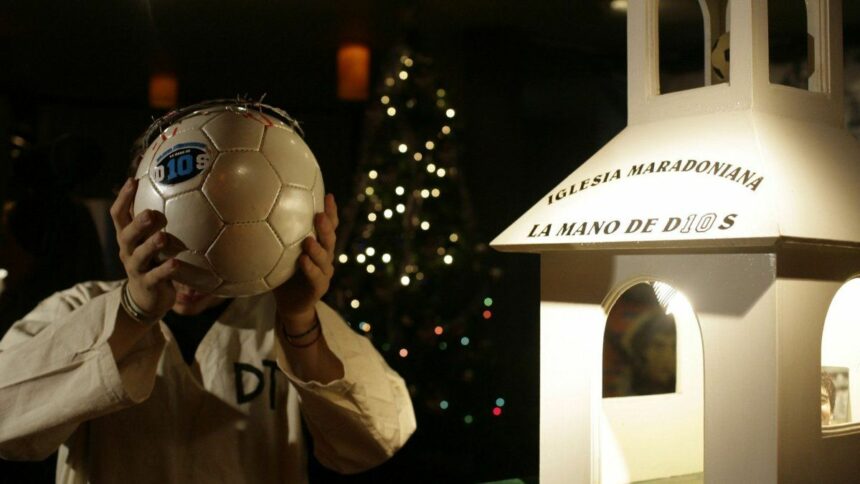 La Iglesia Maradoniana celebró el cumpleaños 65 de Diego: sus hermanas dijeron presente y fueron “bautizadas”