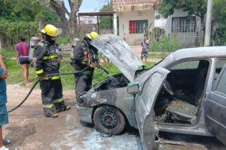 RESISTENCIA: Un Auto Se Incendió  En Villa Ghio