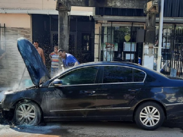 RESISTENCIA:  Se Incendió  El Auto Del Hijo De Abraham En El Barrio España