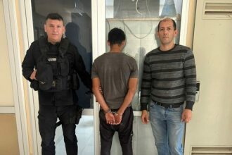 CHACO: Lo Detuvieron Por Robo: Tenía Puestas Las Zapatillas Sustraídas