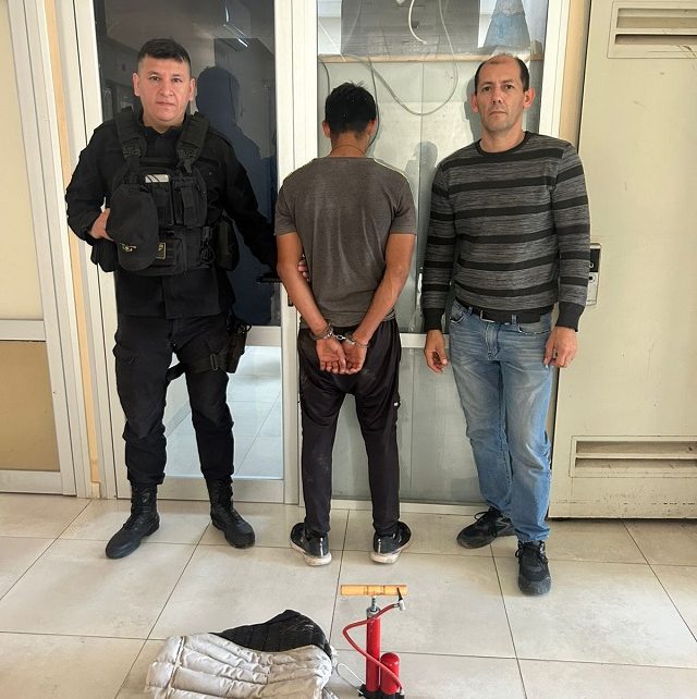 CHACO: Lo Detuvieron Por Robo: Tenía Puestas Las Zapatillas Sustraídas