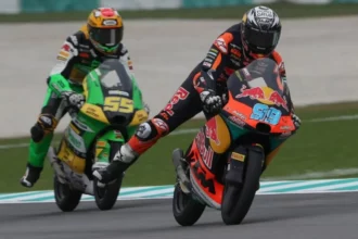 Video: impactante choque en Moto 3 en el GP de Malasia