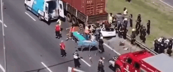 Impactante video: un rescatista resultó herido por una herramienta durante un operativo tras un accidente