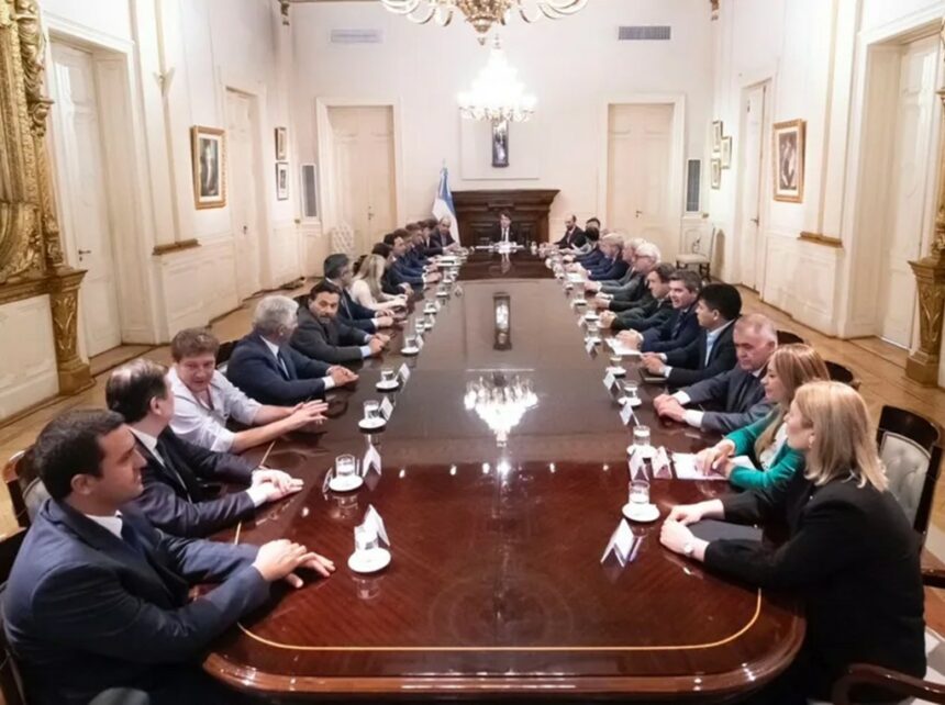 Javier Milei recibe a los gobernadores por las reformas: en lugar de Cornejo, estará Hebe Casado